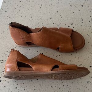 Sofft Cognac Brown Leather Sandals Open Toe Casual Comfortable Women’s Size 10M